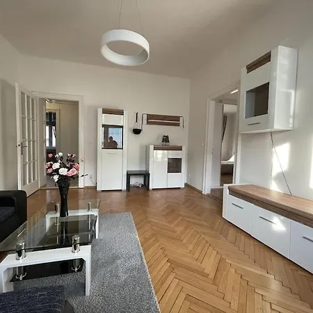 Velky Spacious Centrum Apartment *
